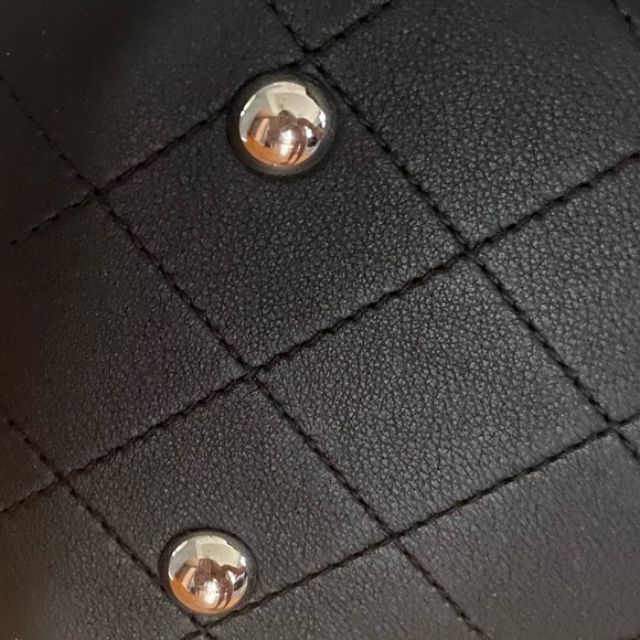 CHANEL Classic Shopper Tote! Excellent Condition! - Picture 3 of 11